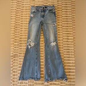 W’s American Eagle Stretch “Low Rise Flare” Jeans Size 00 Short in EUC